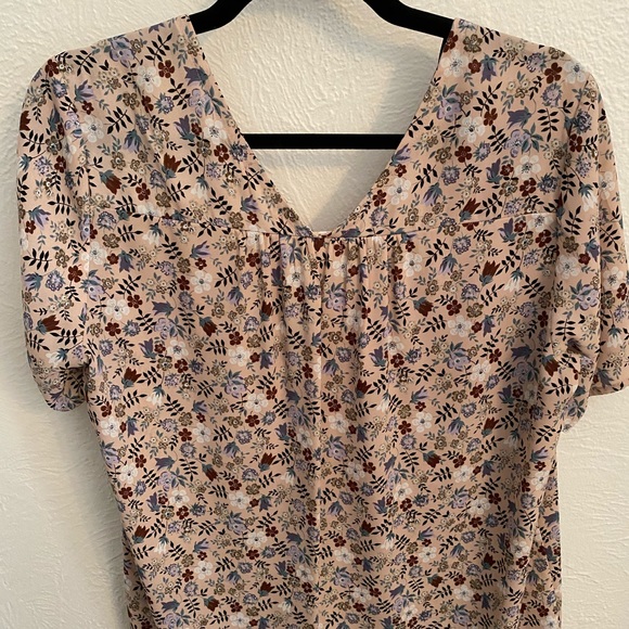 Blush Floral Blouse - Picture 3 of 4